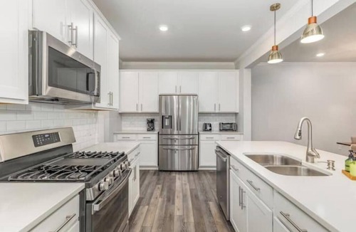 Garner House | Family Friendly with Sunroom & Game Room
