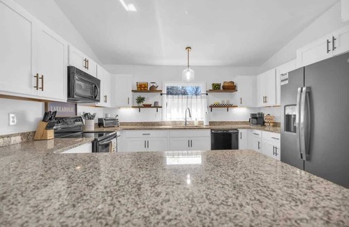 Anderson House | Family Getaway: 4BR + Game Room + Private Dock