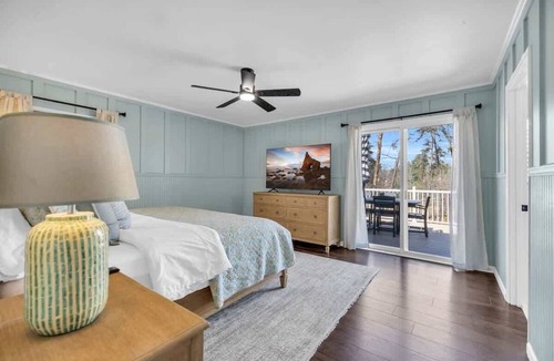 Anderson House | Family Getaway: 4BR + Game Room + Private Dock