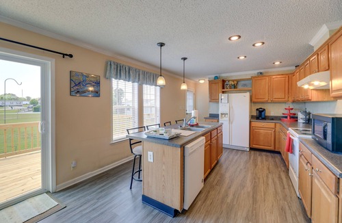 The Point House | Family Home + Fire Pit & Deck, 11 Miles to Beach!