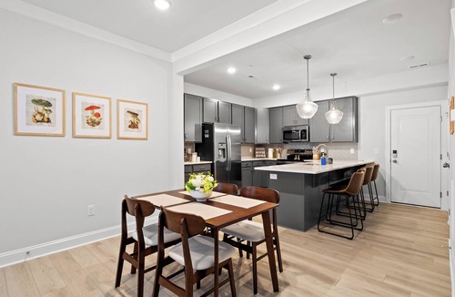 North Raleigh House | Family Home + Pets Welcome - King- Queen Bunk Beds, EV Charger, Sleeps 8