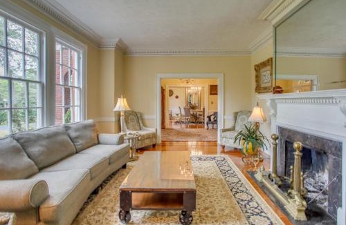 Laurinburg Villa | Family Laurinburg Home w/Private Yard & BBQ