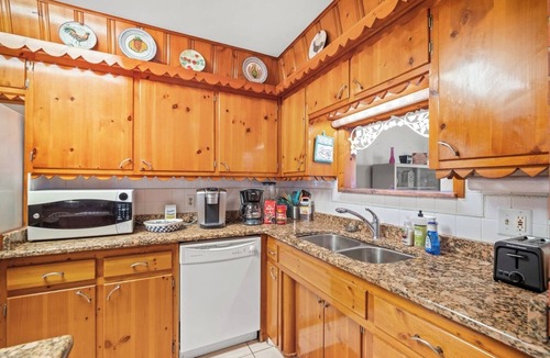 East County Civic Group House | Family Pool Home Sleeps 8
