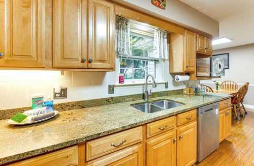 Beaufort House | Family Retreat in Beaufort: 3 Mi to Historic Dtwn