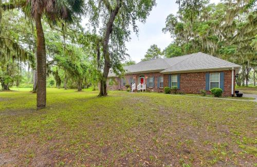 Beaufort House | Family Retreat in Beaufort: 3 Mi to Historic Dtwn