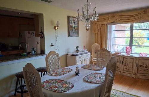 St. Cloud House | Family retreat with lake views and near Disney