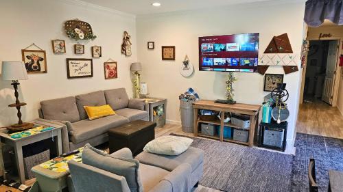 South Carolina Lakes & Blackwater Rivers House | Family Retreat, Work Crew Friendly