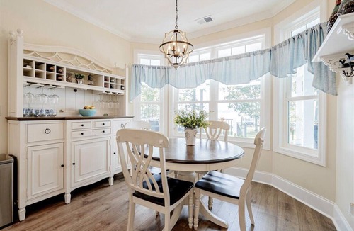 Chapin House | Family Ties Lakeside Retreat