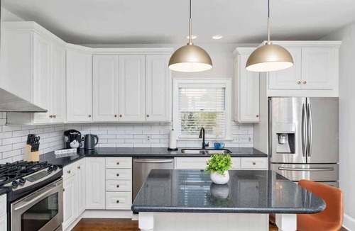 Dilworth House | Fantastic Home, 6 Bedrooms, Walk to Shops & Dining