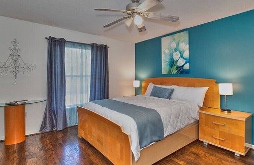 Durant House | Farm House Retreat - Park your RV - Camp in Style!