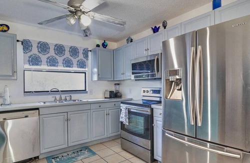 Durant House | Farm House Retreat - Park your RV - Camp in Style!