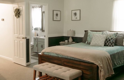 Anderson House | Farm Loft Home-Away from Home-Sleeps 5 Peaceful Nature Escape Farm Animals