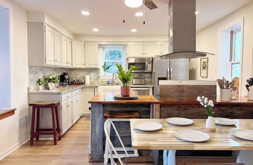 Columbia House | Farmhouse & Cottage near DT, USC