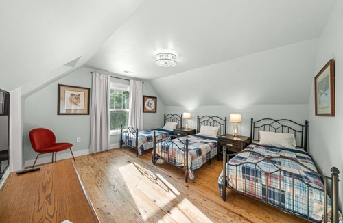 Seymour Other | Farmhouse Escape on 13 acres Near Smokies, Pigeon Forge, Gatlinburg.