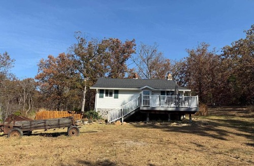 Grubville House | Farmhouse Retreat - Sleeps 10 - 1hr from STL