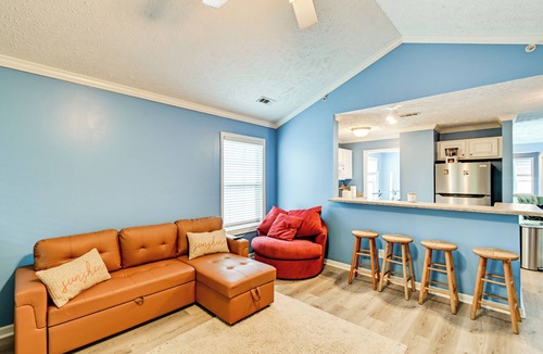 Westover Condo | Fayetteville Autumn Escape: Lake Views + Home Gym