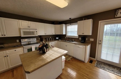 Baxter House | Fenced backyard! 6 miles to Cookeville Boat Dock!