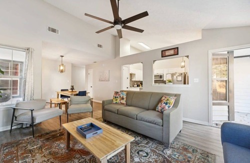 Savannah House | Fenced Yard, Fire Pit & BBQ Grill Near Lake Mayer