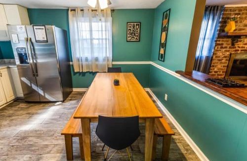 Savannah House | Fenced Yard, Ping Pong & BBQ Grill Near Downtown
