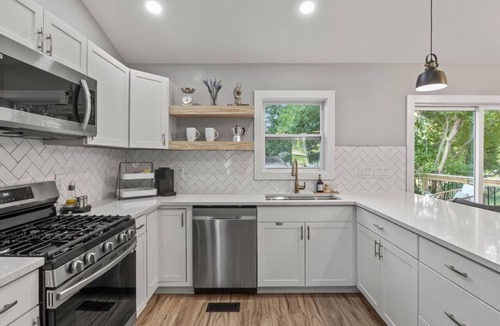 Angier House | Fieldview Retreat, Sleeps 7!
