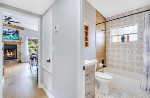 Conway House | Fireplace and Lake View Just 10 Minutes to Downtown Near Parks