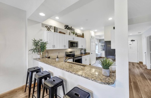 Naples Condo | FIRST FLOOR 3/2, GOLF, POOL, TENNIS, BEAUTIFULLY REMODELED CLOSE TO BEACHES
