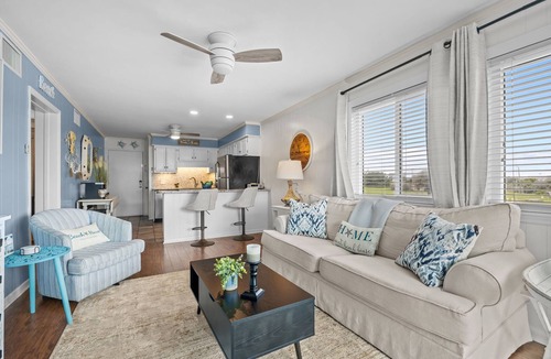 Morehead City Condo | First-Floor Crystal Coast Condo - Walk to Beach & Pool