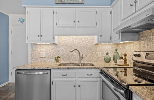 Morehead City Condo | First-Floor Crystal Coast Condo - Walk to Beach & Pool