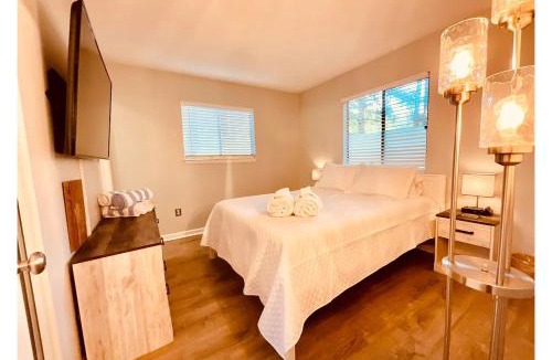 Folly Field Apartment | First-floor resort condo with private beach access