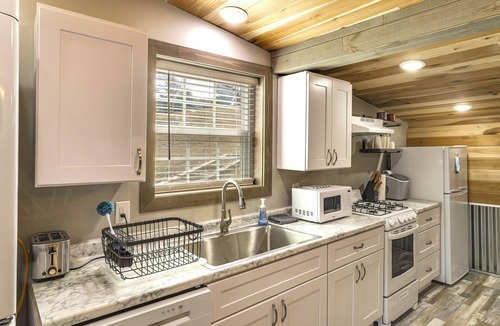 Baxter Apartment | Fish & Hike: Studio on Cane Creek