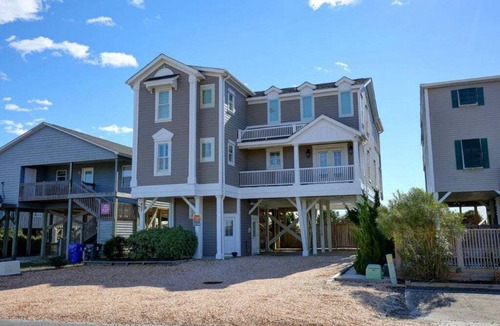 Holden Beach House | Fish N' Ships is a lovely oceanfront home with breathtaking ocean views