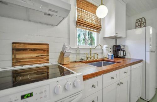 Thunderbolt House | Fishermen's Cottage by Lucky Savannah