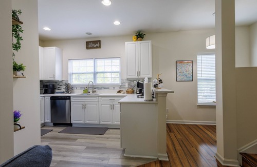 West Ashley House | Fit & Coasty - 2bd w/Firepit, Workspace & Indoor Gym. 15 mins to Downtown!