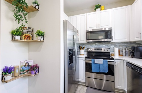 West Ashley House | Fit & Coasty - 2bd w/Firepit, Workspace & Indoor Gym. 15 mins to Downtown!