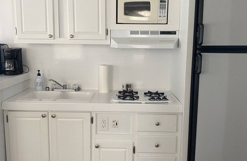 Henderson House | Floating Cabin at Steele Creek Marina-CAN NOT BE DRIVEN