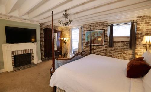 Historic District - North Hotel | Foley House Inn