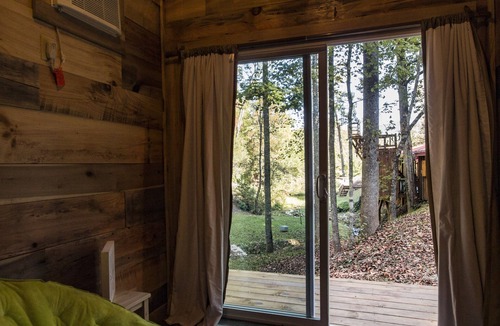 Robbinsville Cabin | Fontana Lake Cabin w/Private Dock , Fishing Pond, Huge Covered Porch & 50+ Acre