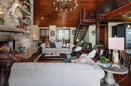 Bryson City Cabin | Fontana Lake Lodge - Free Railroad Passes - Palatial Cabin w/Gorgeous Views-