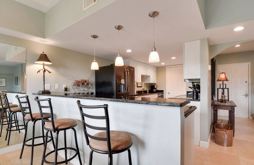 Hilton Head Island Condo | Forest Beach Villa 430 - Spectacular 2 BR Penthouse - Short Walk to Beach!