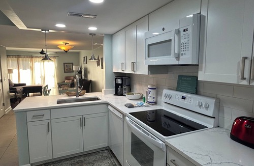 Hilton Head Island House | Forest Beach Townhome - 2BR/1.5 Bath - Pet Friendly - Short Walk to Beach
