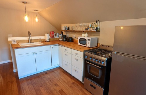 The Point Apartment | Forest near the Sea, country/rural setting, less than 20 minutes from the beach!