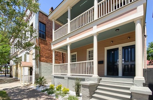 Savannah Victorian District House | Forsyth Historic Duplex Sleeps 10 - Great for large Groups!