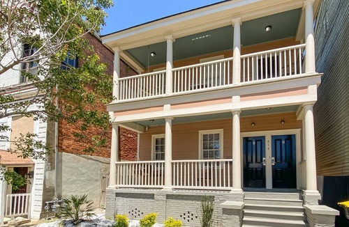 Savannah Victorian District House | Forsyth Historic Duplex Sleeps 10 - Great for large Groups!