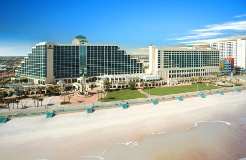 Brush - Stewarts Apartment | Four Convenient Units for Big Groups, Outdoor Pool, Near Daytona Beach!
