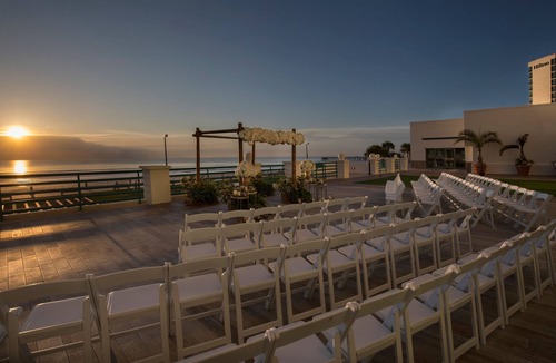 Brush - Stewarts Apartment | Four Convenient Units for Big Groups, Outdoor Pool, Near Daytona Beach!