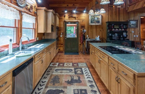 Franklin Cabin | Franklin, NC Cabin; Hot Tub; Mountain View; Starlink