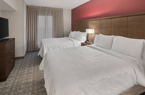 Florence Condo | Free Breakfast. Outdoor Pool. Near Florence Center & McLeod Regional Medical Center.