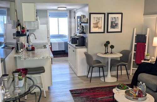 Lutz Apartment | Freedom Getaway - Upstairs Calm, Woodsy Views
