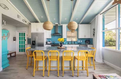 Cocoa Isles House | FreeHeatedLargePool~Walk2Beach~Games- FirePit~MiniGolf~2Kings~BeachGear~TikiHut