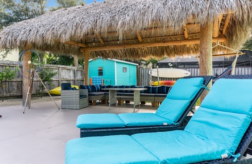 Cocoa Isles House | FreeHeatedLargePool~Walk2Beach~Games- FirePit~MiniGolf~2Kings~BeachGear~TikiHut
